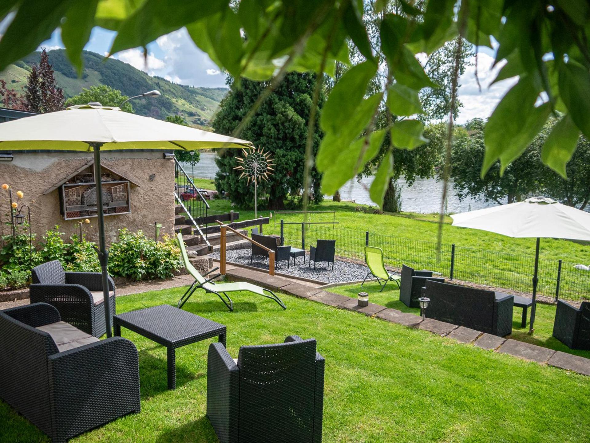 Weingut / Gaestehaus Gerlach Ürzig Extérieur photo